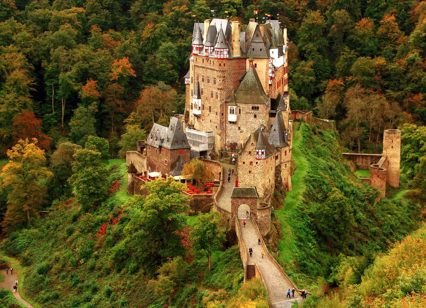 Сказочный замок Эльц в Германии