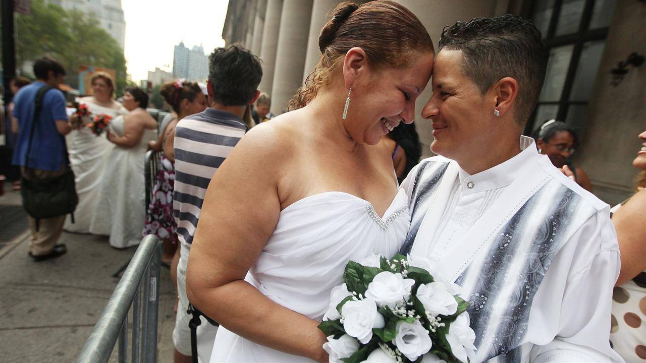В Германии приняли закон о легализации однополых браков