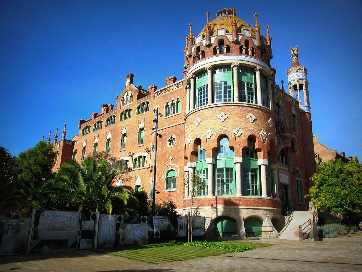 Госпиталь Сан Пау – своеобразный мини-город в Барселоне