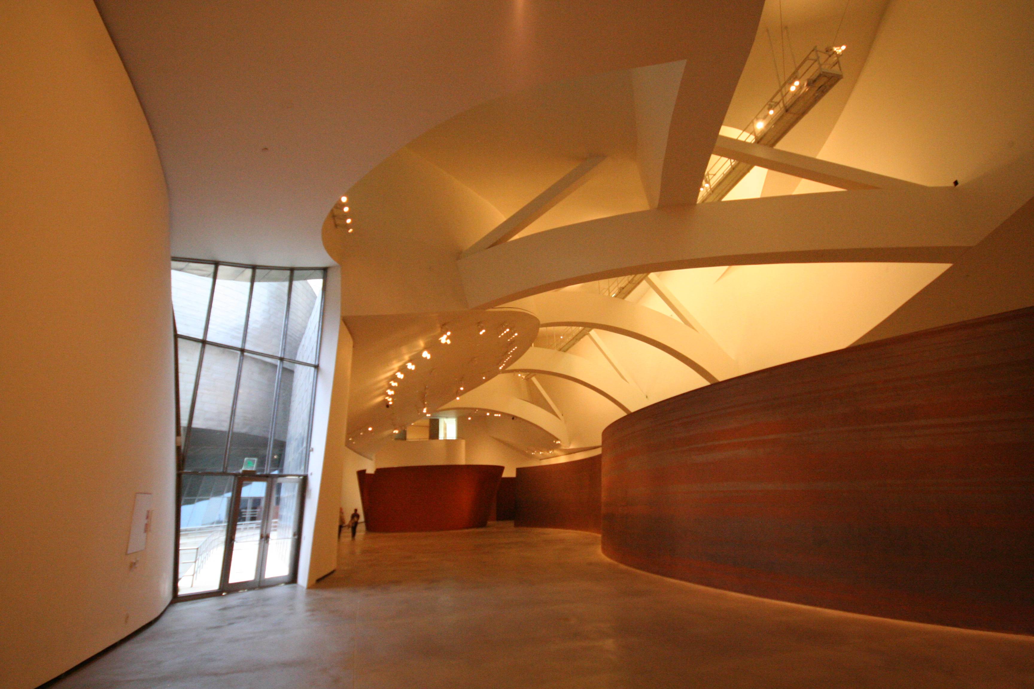 Музей гуггенхайма в бильбао: деконструкция пространства и сознания
