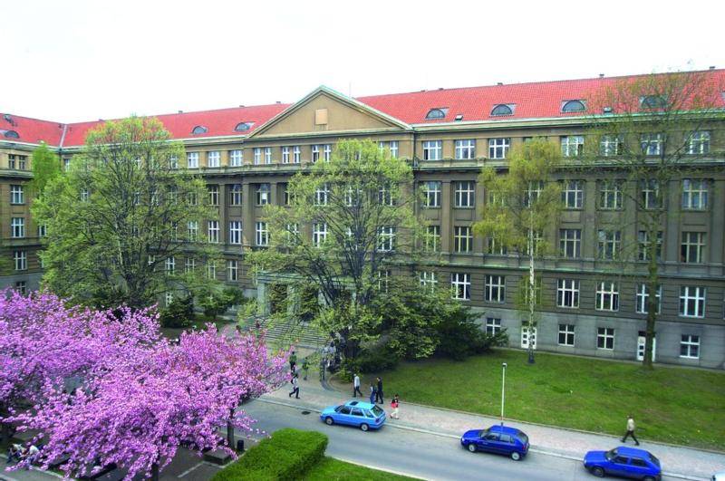 Как поступить  в чешский технический университет в праге?