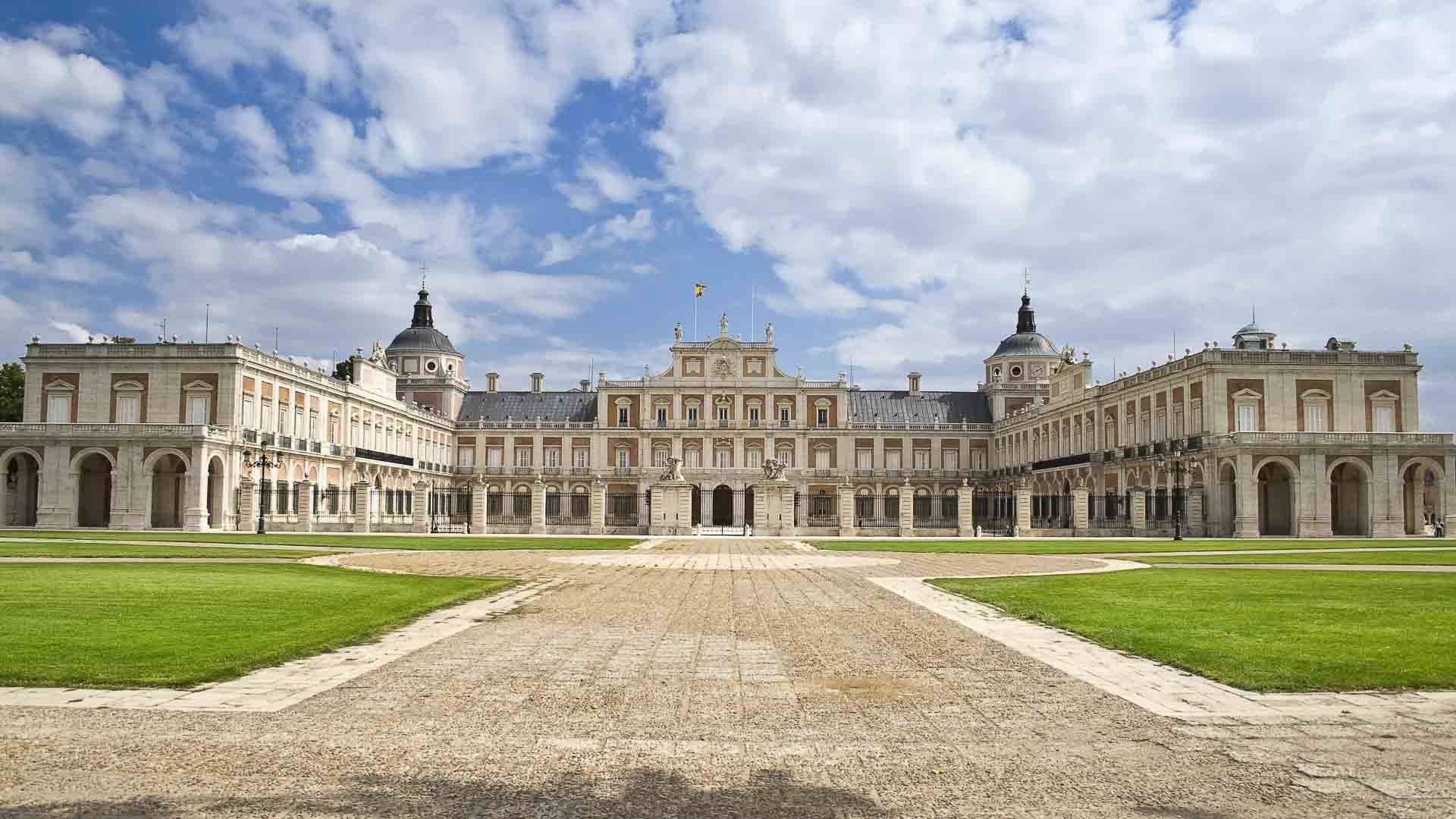 О мадридском королевском дворце в испании: интерьер, музейные сокровища