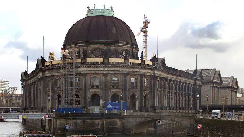 Старый музей (нем. altes museum) в берлине. фото