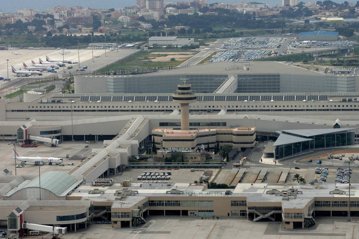Крупный и современный аэропорт пальма-де-мальорка