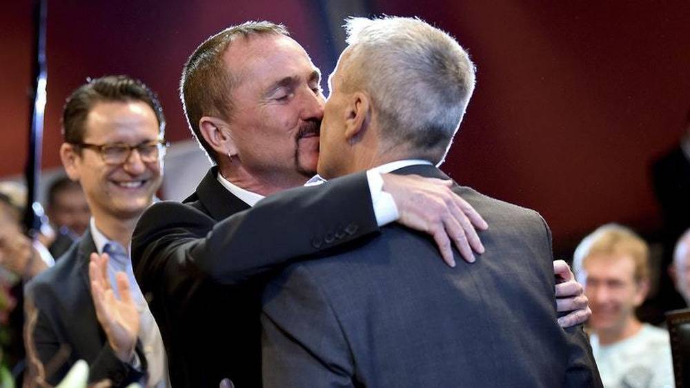 Любимый элгбткторат: как меркель обернула легализацию однополых браков в фрг в свою пользу — рт на русском