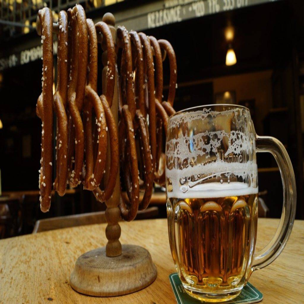 Традиционные чешские закуски к пиву – что можно заказать к бокалу пенного