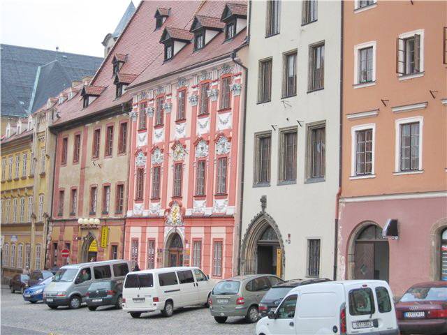 Недвижимость и уровень жизни в польше и чехии: сравние цен на жилье, транспорт, продукты