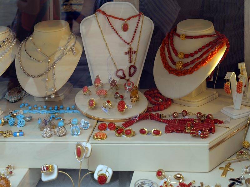 Какие сувениры и подарки привезти из черногории