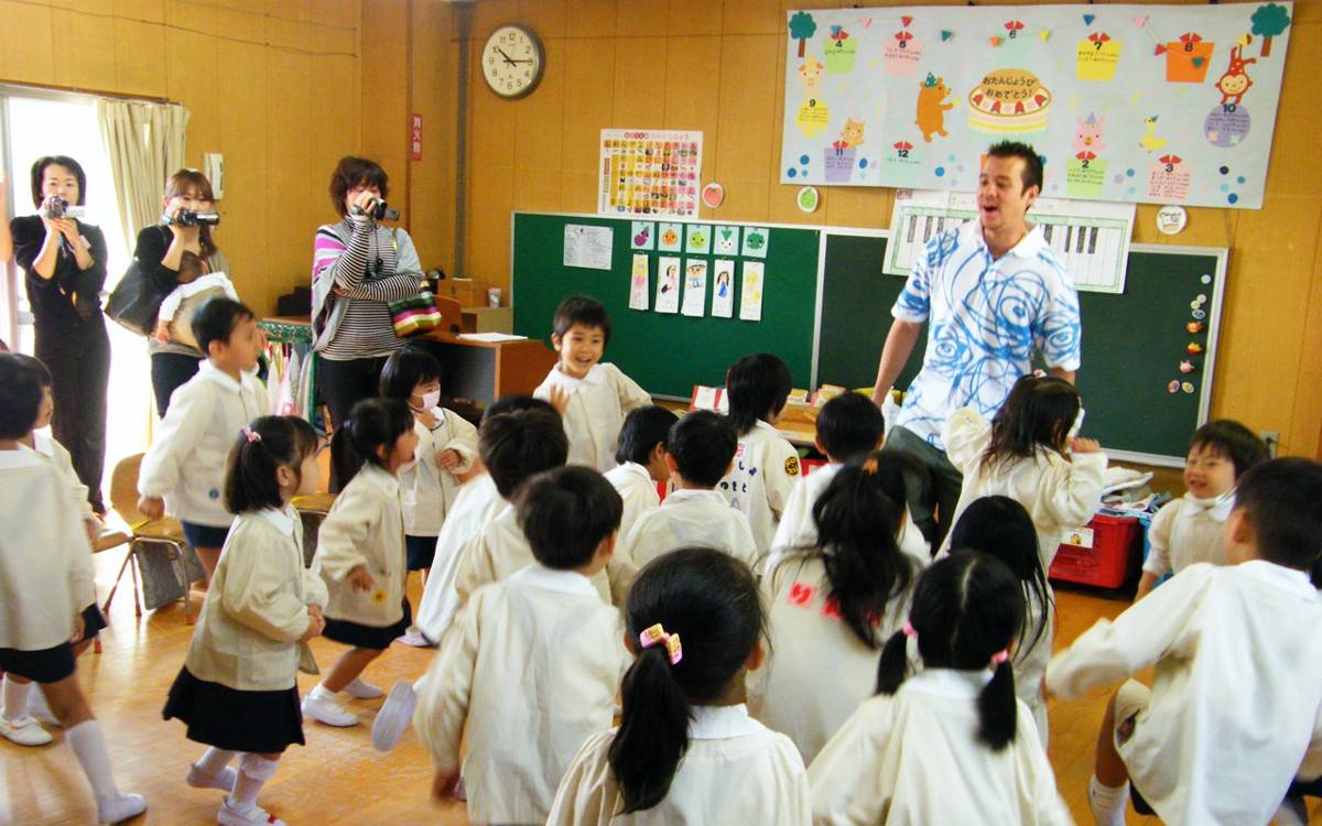 4 вида образования в японии: начальное, среднее, высшее, иностранцам
