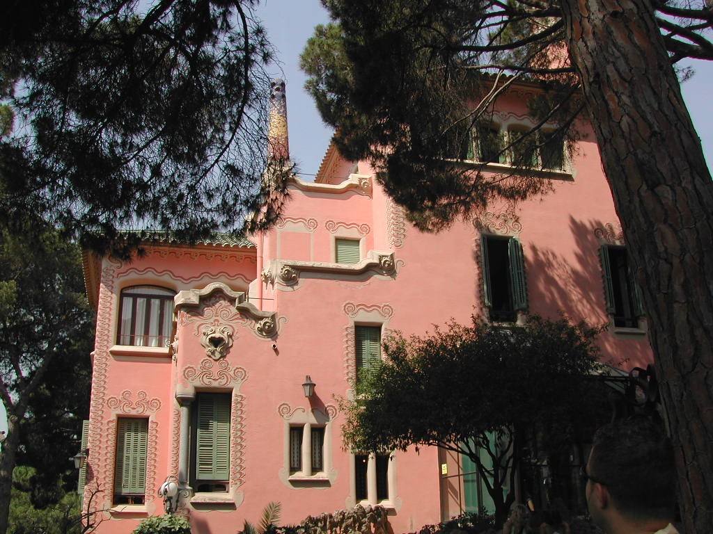 Дом-музей легендарного Гауди в Барселоне
