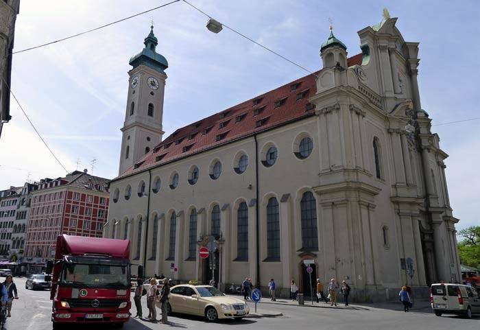 Церковь Святого Петра в Мюнхене: знакомство с архитектурой Германии