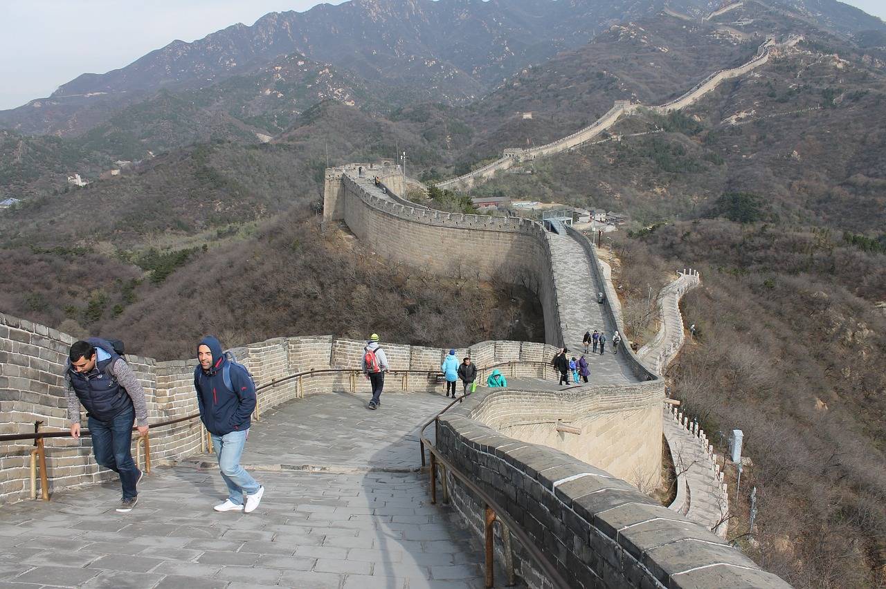 Почему бойницы китайской стены направлены на китай? история великой китайской стены