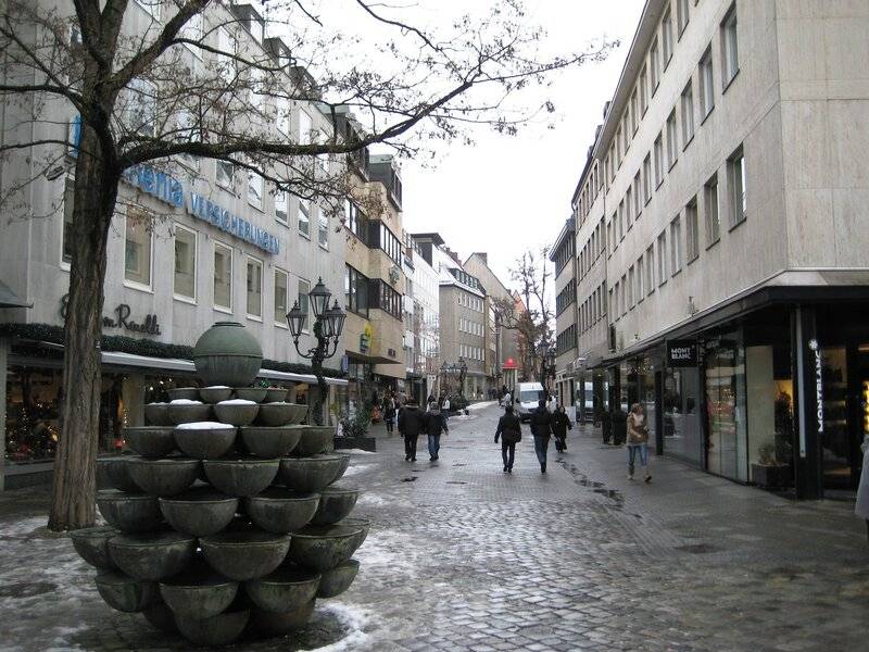Подскажите, какие торговые центры можно посетить в нюрнберге? планируем поездку в декабре. если кто знает напишите, где можно выгодно пошопиться. 4 ответа. туристер.ру