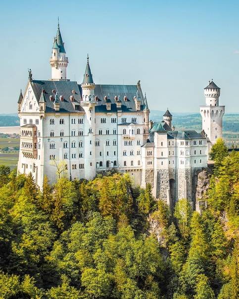 Белый замок нойшванштайн в германии