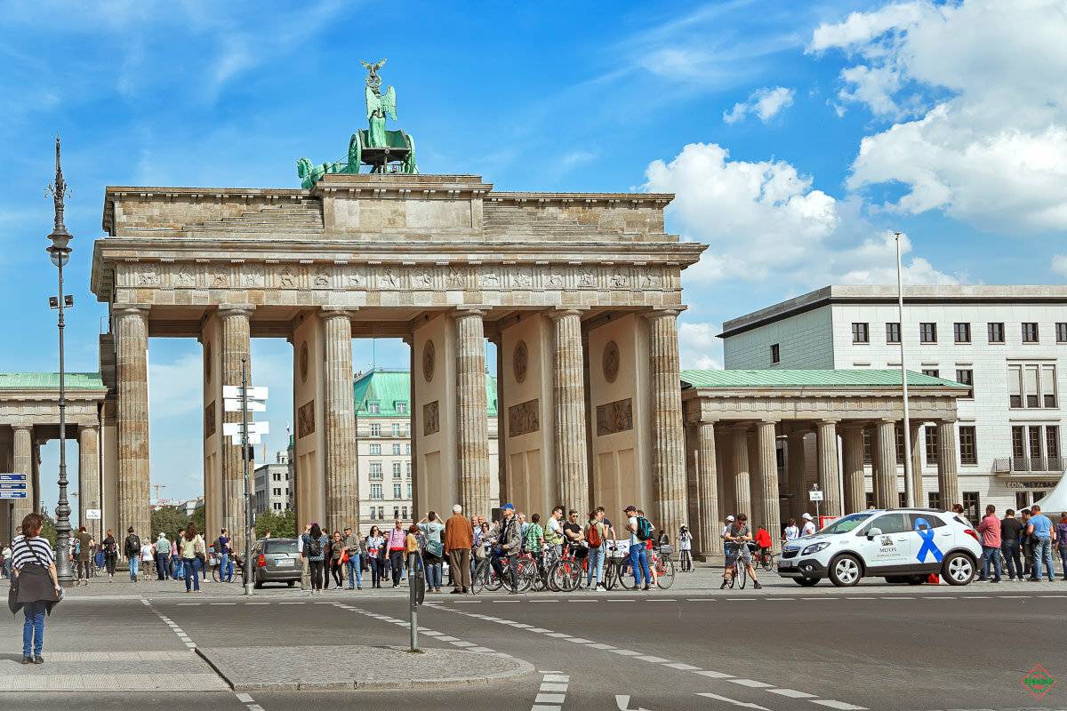 Бранденбургские ворота в берлине: история ворот, архитектура  и значение в истории германии