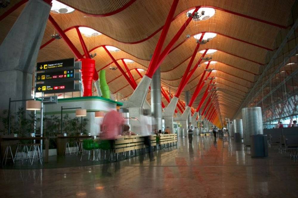 Международный аэропорт мадрид барахас: схема терминалов, табло прилета и вылета, гостиницы и аренда авто.
