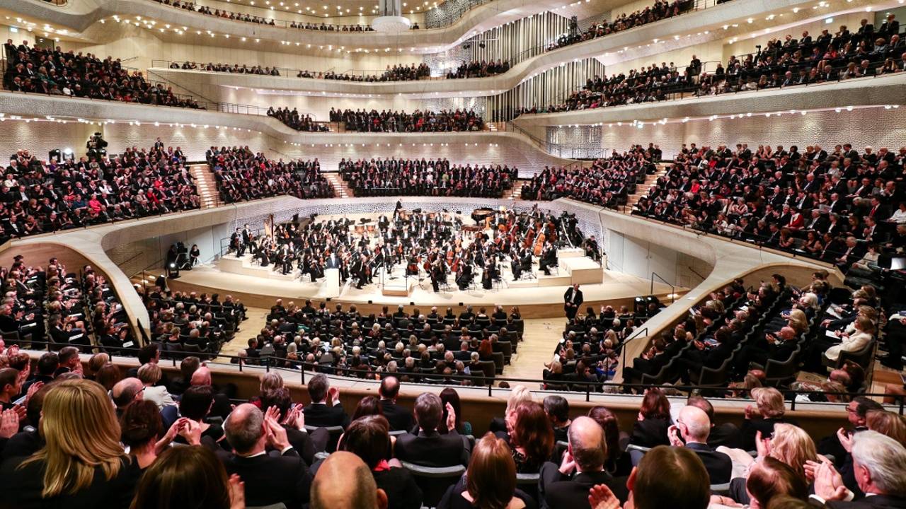 Гамбургская филармония на Эльбе – храм музыки с интригующей историей