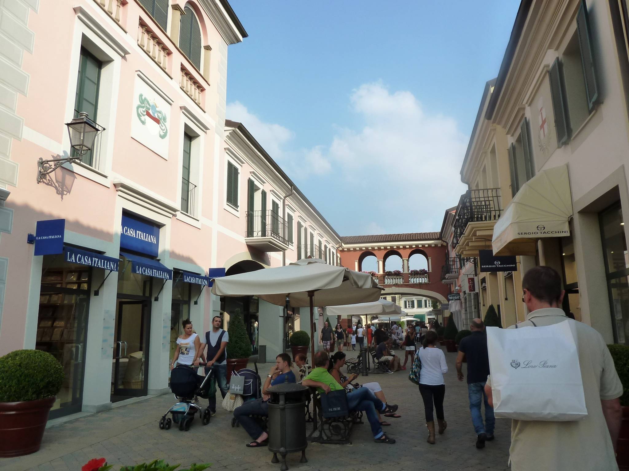 Шоппинг в италии — адреса бутиков, распродажи 2021, шоппинг в городах италии