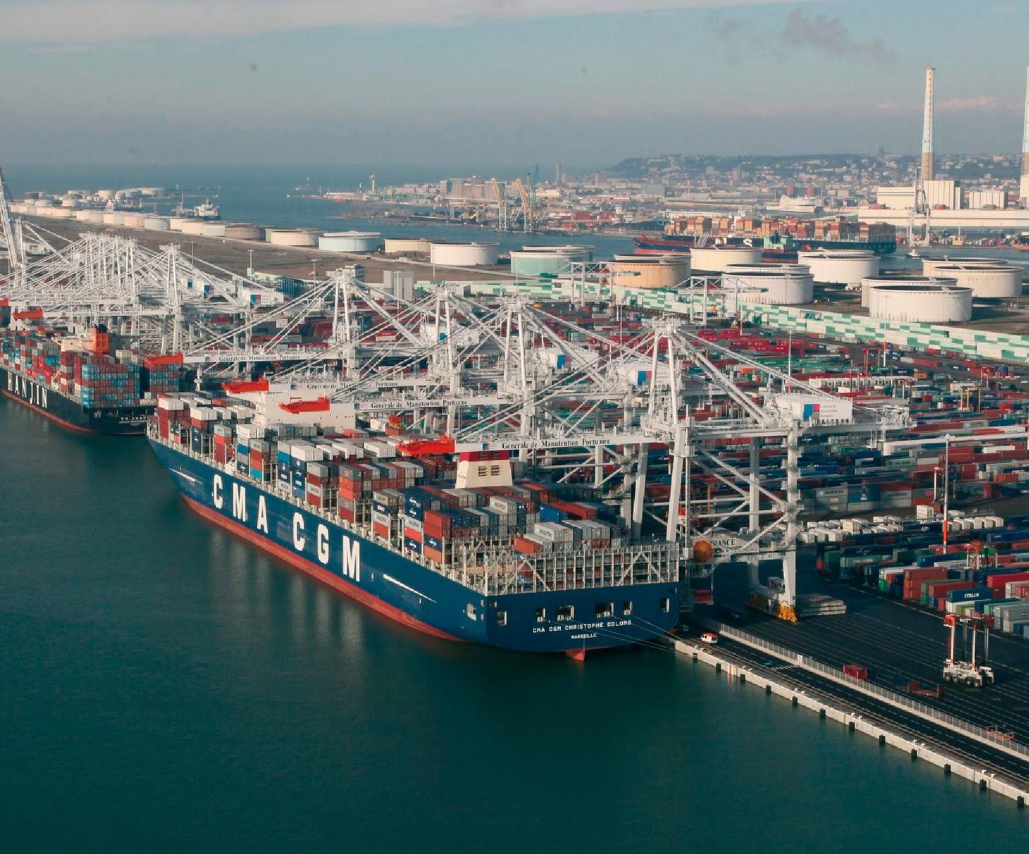 Какой порт самый крупный. Гавр Франция порт. Le Havre Франция грузовой порт. Грузовой порт Марселя.