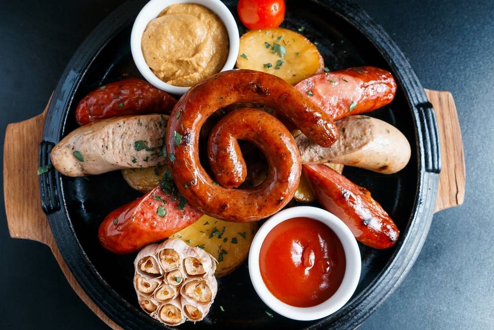 Как приготовить аппетитные баварские колбаски?