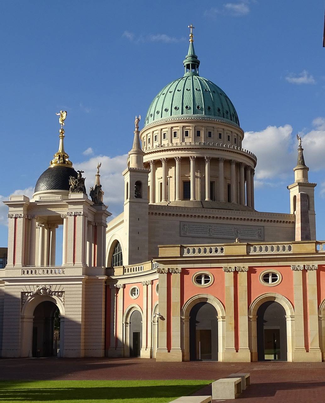 Самые необычные церкви, соборы и храмы в мире