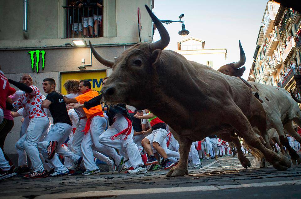 Праздник с быками: фестиваль Сан-Фермин в Испании
